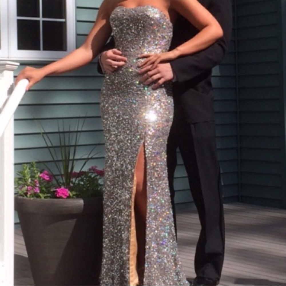 BG Haute silver all over sequin strapless evening prom gown size‎ 2